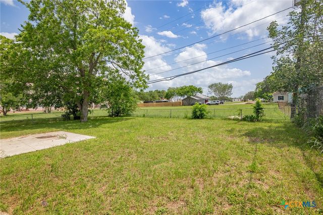 2409 E Red River Street, Victoria, TX 77901