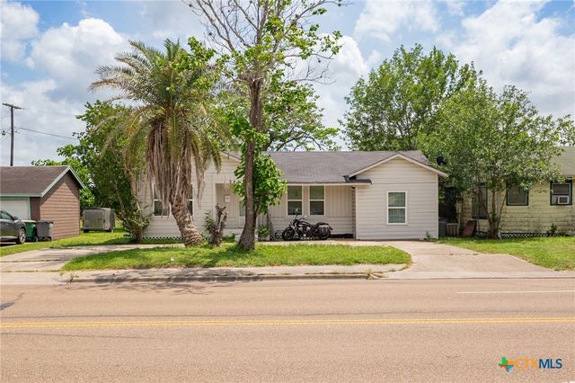 2409 E Red River Street, Victoria, TX 77901