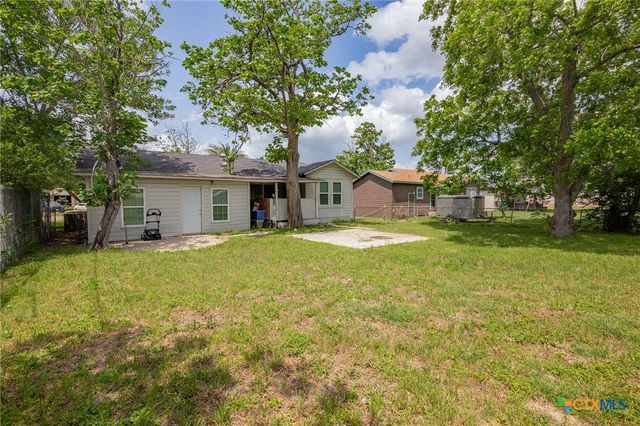 2409 E Red River Street, Victoria, TX 77901