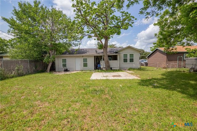 2409 E Red River Street, Victoria, TX 77901