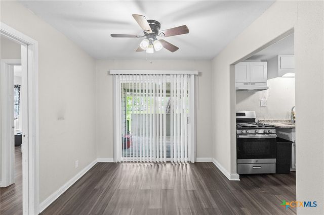2409 E Red River Street, Victoria, TX 77901