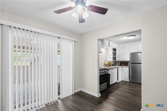 2409 E Red River Street, Victoria, TX 77901
