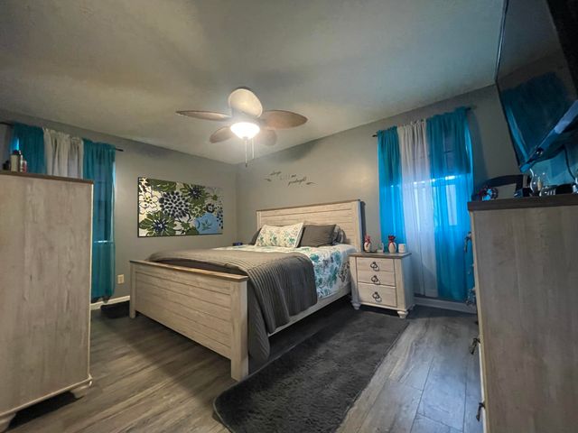 811 Henry Court, Hobart, IN 46342