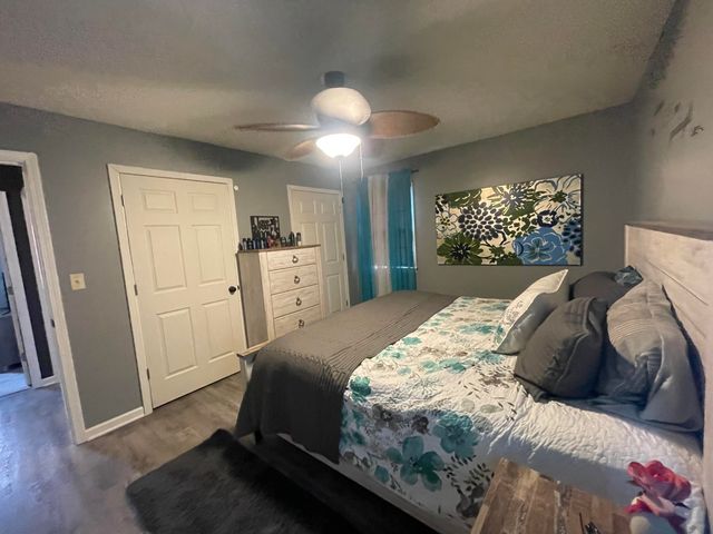 811 Henry Court, Hobart, IN 46342