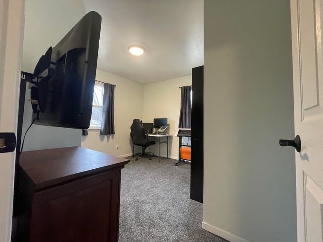 811 Henry Court, Hobart, IN 46342