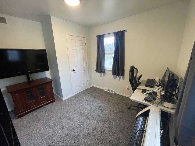 811 Henry Court, Hobart, IN 46342