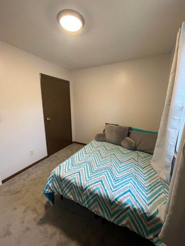 811 Henry Court, Hobart, IN 46342