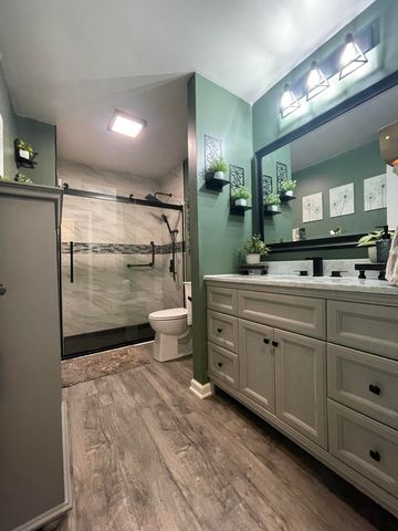 811 Henry Court, Hobart, IN 46342