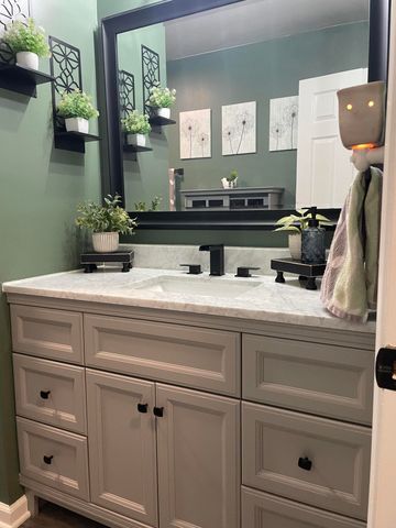 811 Henry Court, Hobart, IN 46342