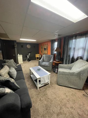 811 Henry Court, Hobart, IN 46342