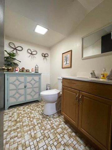 811 Henry Court, Hobart, IN 46342