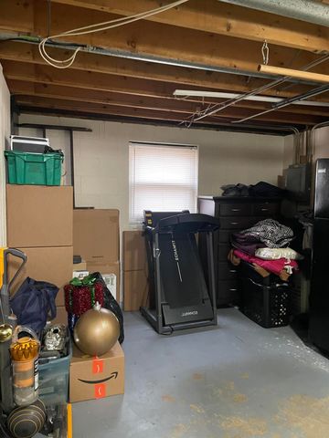 811 Henry Court, Hobart, IN 46342