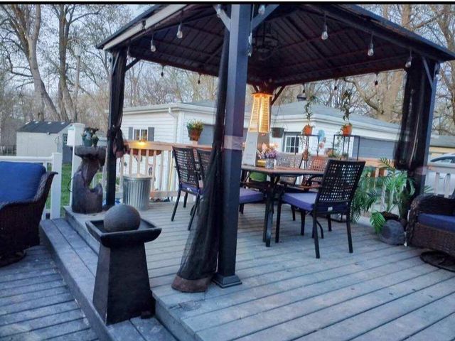 811 Henry Court, Hobart, IN 46342