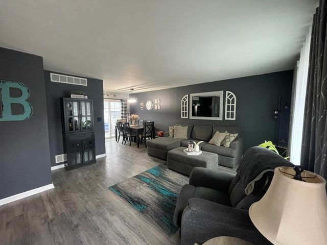 811 Henry Court, Hobart, IN 46342