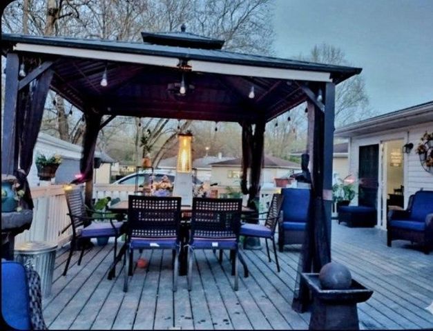 811 Henry Court, Hobart, IN 46342