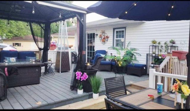 811 Henry Court, Hobart, IN 46342