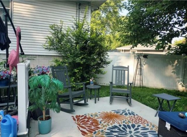 811 Henry Court, Hobart, IN 46342