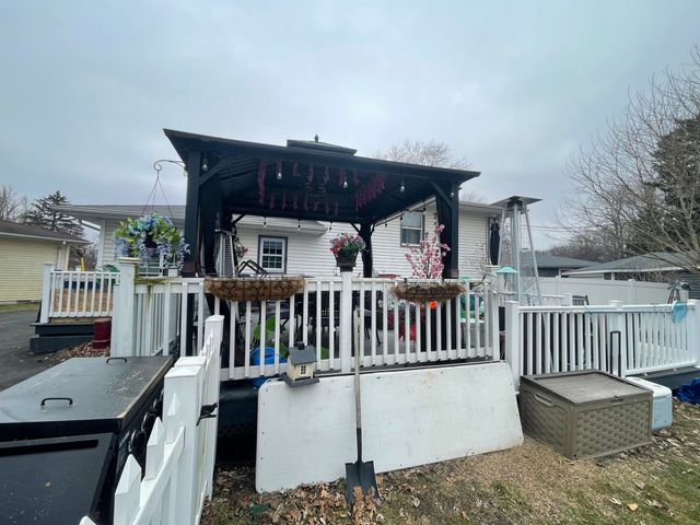 811 Henry Court, Hobart, IN 46342