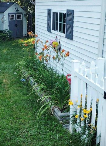 811 Henry Court, Hobart, IN 46342