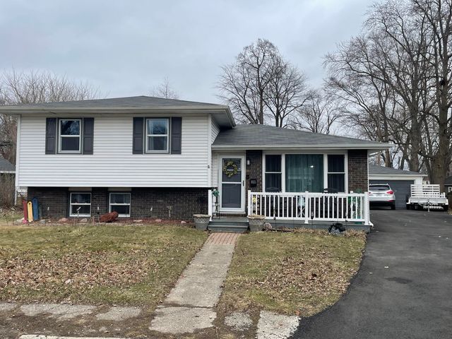 811 Henry Court, Hobart, IN 46342