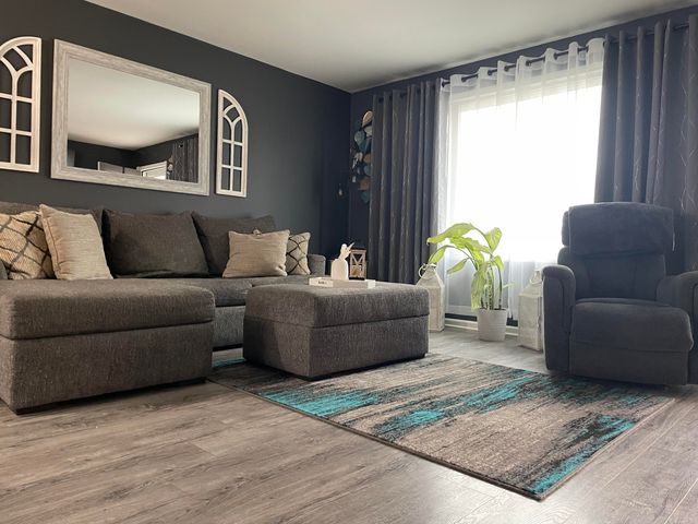 811 Henry Court, Hobart, IN 46342