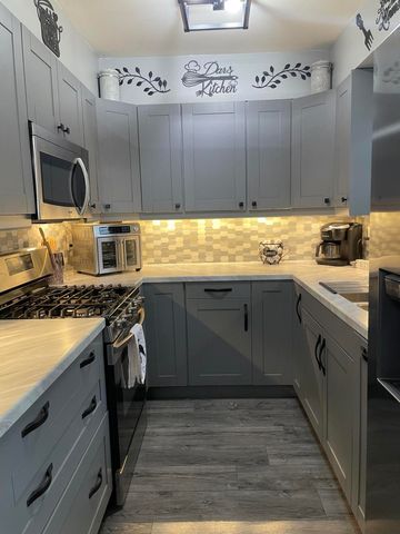 811 Henry Court, Hobart, IN 46342