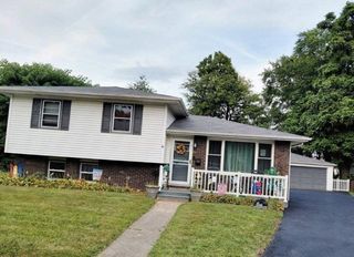 811 Henry Court, Hobart, IN 46342