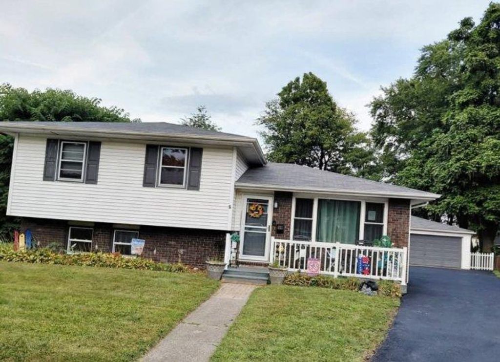 811 Henry Court, Hobart, IN 46342