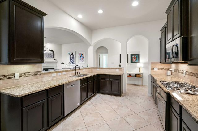 99 W Jagged Ridge Circle, Spring, TX 77389