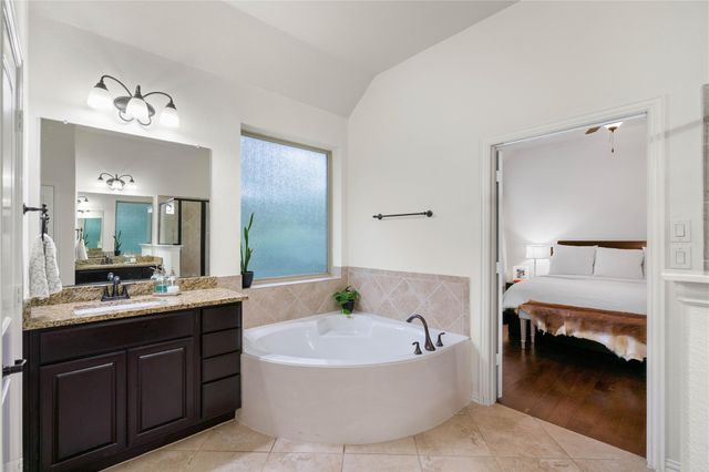 99 W Jagged Ridge Circle, Spring, TX 77389