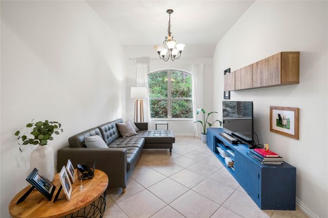 99 W Jagged Ridge Circle, Spring, TX 77389