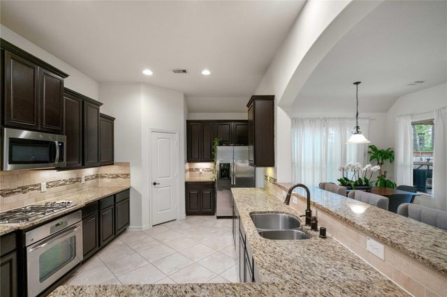 99 W Jagged Ridge Circle, Spring, TX 77389