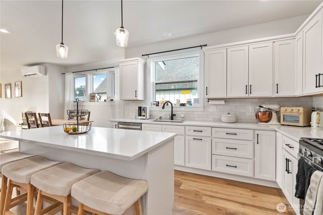 1713 Aaron Drive, Lynden, WA 98264