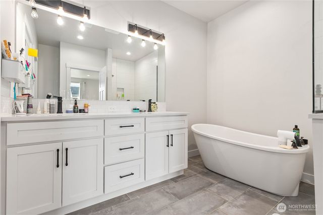 1713 Aaron Drive, Lynden, WA 98264