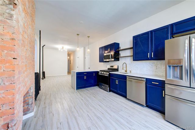 330 E 198th Street, Bronx, NY 10458