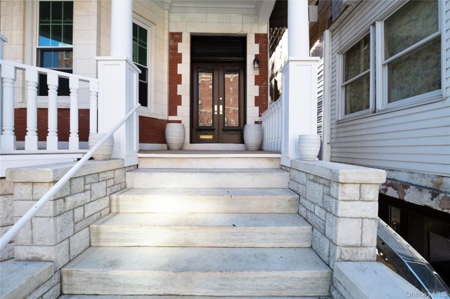 330 E 198th Street, Bronx, NY 10458