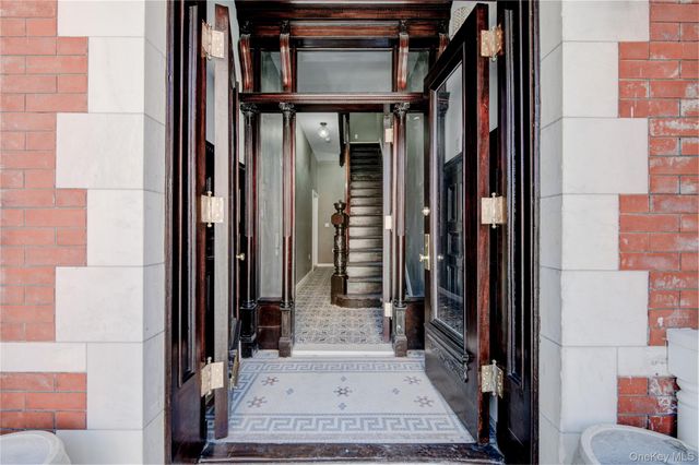 330 E 198th Street, Bronx, NY 10458