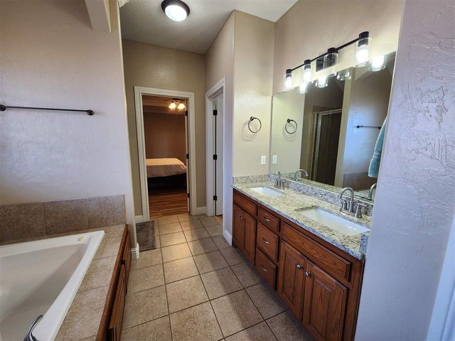 2202 SW 53rd St, Lawton, OK 73505