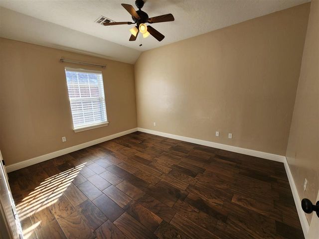 2202 SW 53rd St, Lawton, OK 73505