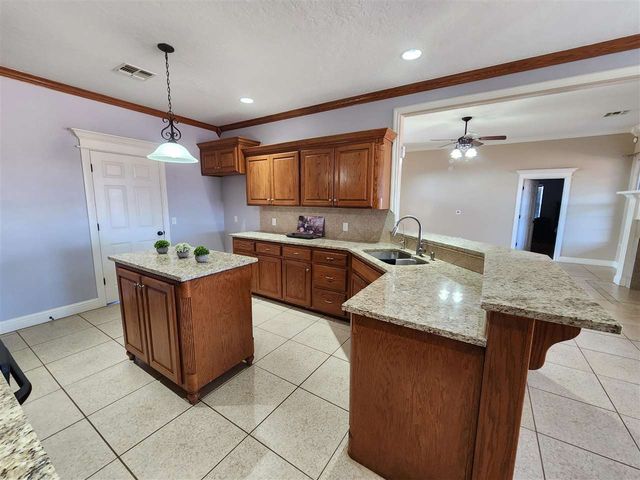 2202 SW 53rd St, Lawton, OK 73505