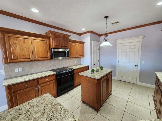 2202 SW 53rd St, Lawton, OK 73505