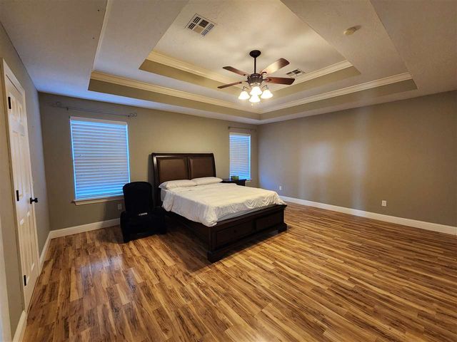 2202 SW 53rd St, Lawton, OK 73505