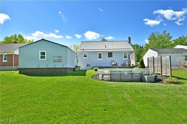 306 Glendola Avenue NW, Warren, OH 44483