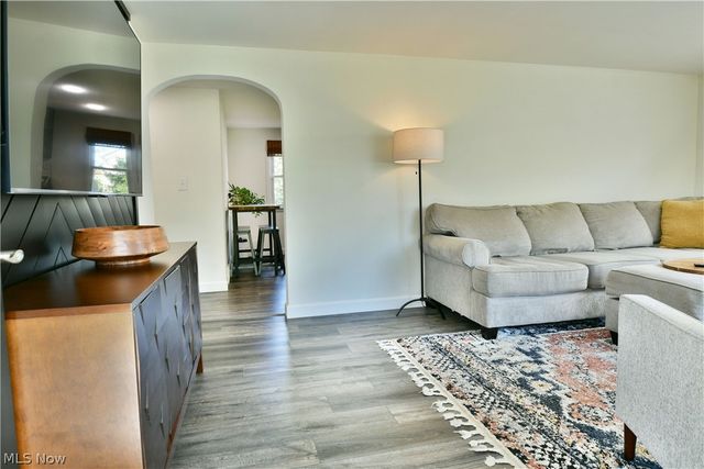 306 Glendola Avenue NW, Warren, OH 44483