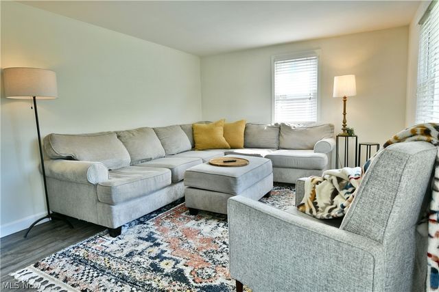 306 Glendola Avenue NW, Warren, OH 44483