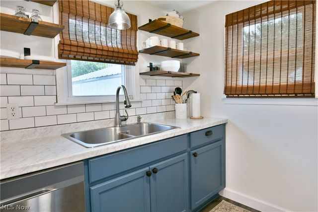 306 Glendola Avenue NW, Warren, OH 44483