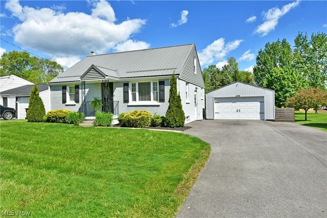 306 Glendola Avenue NW, Warren, OH 44483