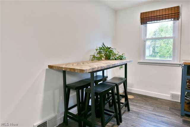 306 Glendola Avenue NW, Warren, OH 44483