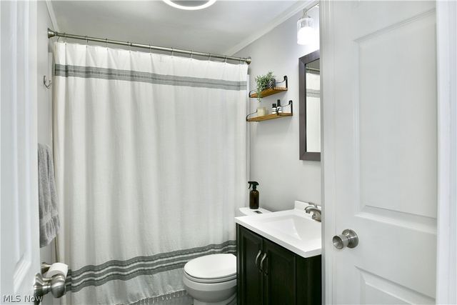 306 Glendola Avenue NW, Warren, OH 44483