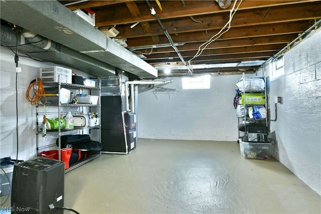 306 Glendola Avenue NW, Warren, OH 44483